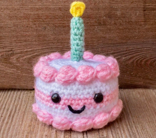 Mini crochet cakes