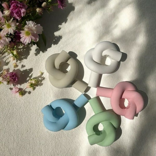 Knout candle holder