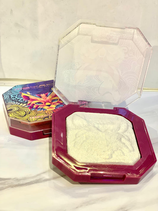 Professional makeup highlighter